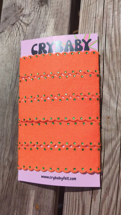 🧡 Orange links with green gems 💚