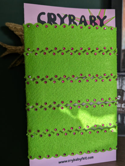 💚 Green links with hot pink gems 🩷